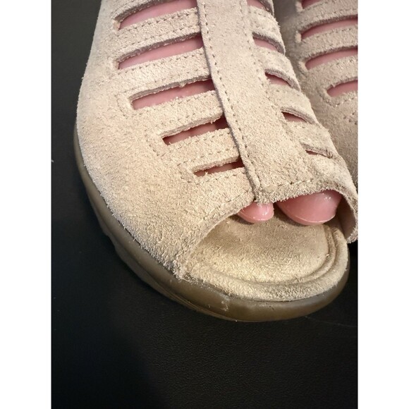 Skechers Memory Foam Women’s 8.5 Beige Suede Wedge Heels - Picture 5 of 10